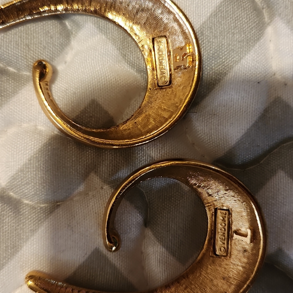 Vendome earcuff. - Picture 2 of 2